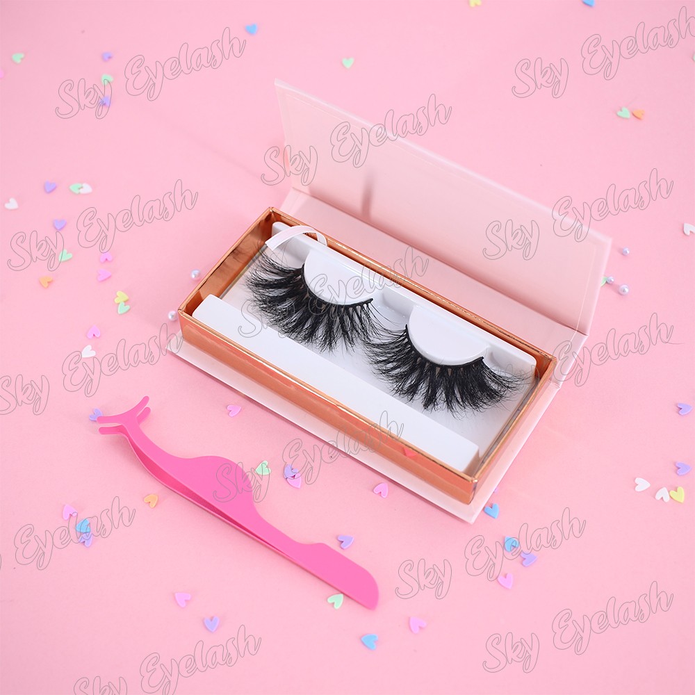 natural-looking-3d-mink-fur-lashes-with-own- brand-25mm-length.jpg